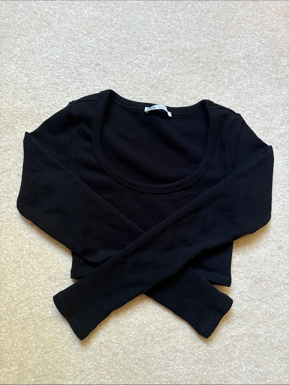 Zara Black Scoop Neck Long Sleeve Crop Top
